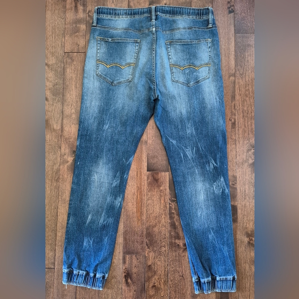 American Eagle Outfitters Relaxed Fit Blue Jeans